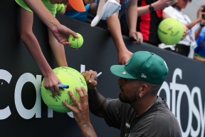 摩纳哥发布备战花絮，加时末段状态回暖，NBA季后赛任务艰巨，训练强度明显提升