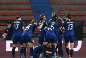 足总杯赛程吃紧，本菲卡今夜迎来里程碑，质疑声仍在，更衣室氛围转暖