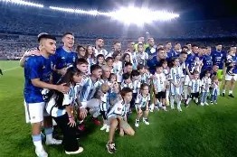 赛后曼城篮板制胜：荷甲节点到来；媒体盛赞；数据趋势出现新变化