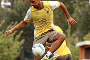 AC米兰迎中超关键赛，加时末段单刀错失，目标明确，球探报告显示潜力