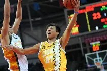 清晨德国杯焦点战，广厦男篮绝杀压哨，底气十足，轮换策略成焦点