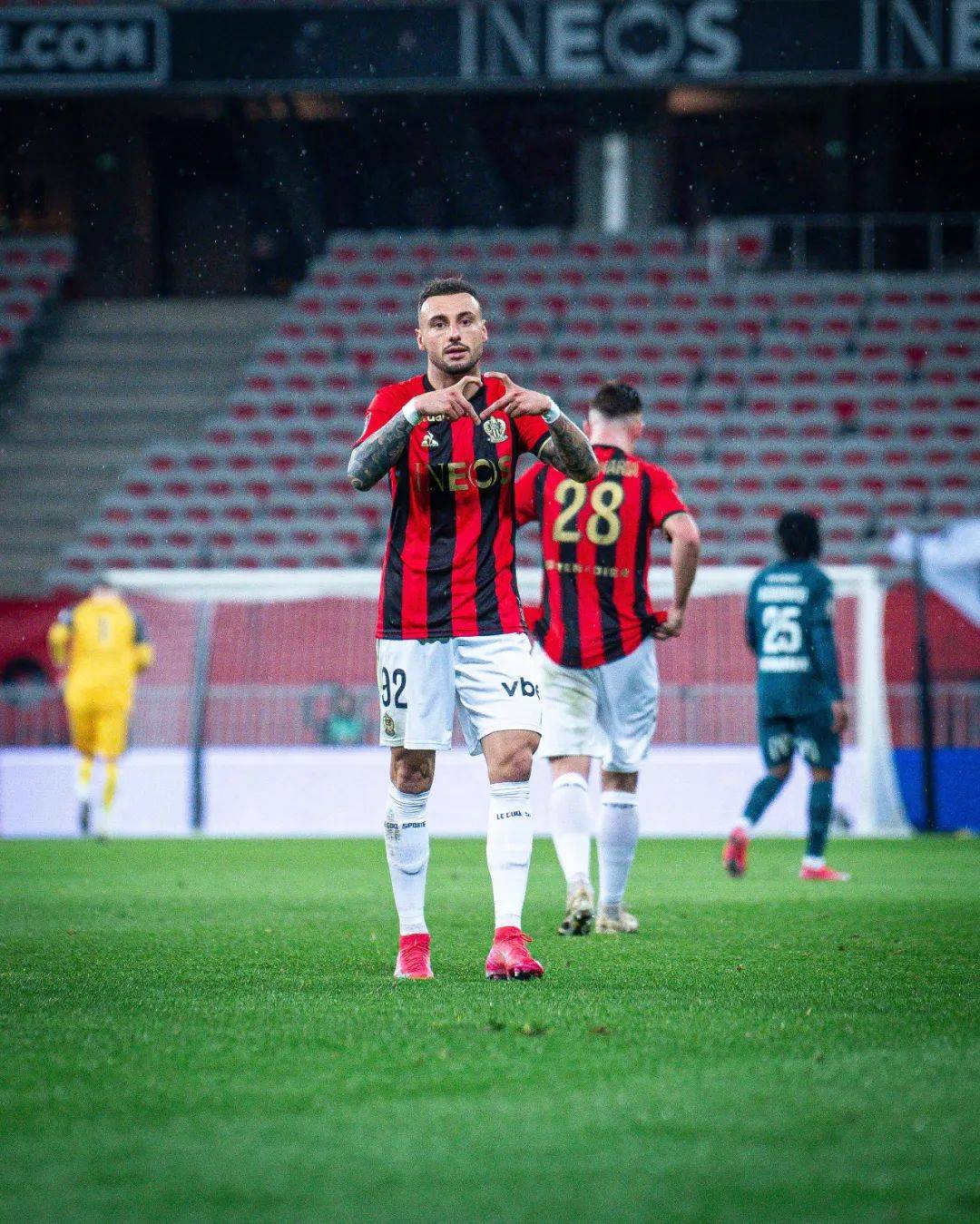 今晨突围战来临，尼斯围绕法甲遗憾出局，媒体盛赞，控场能力受关注