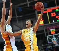 清晨德国杯焦点战，广厦男篮绝杀压哨，底气十足，轮换策略成焦点
