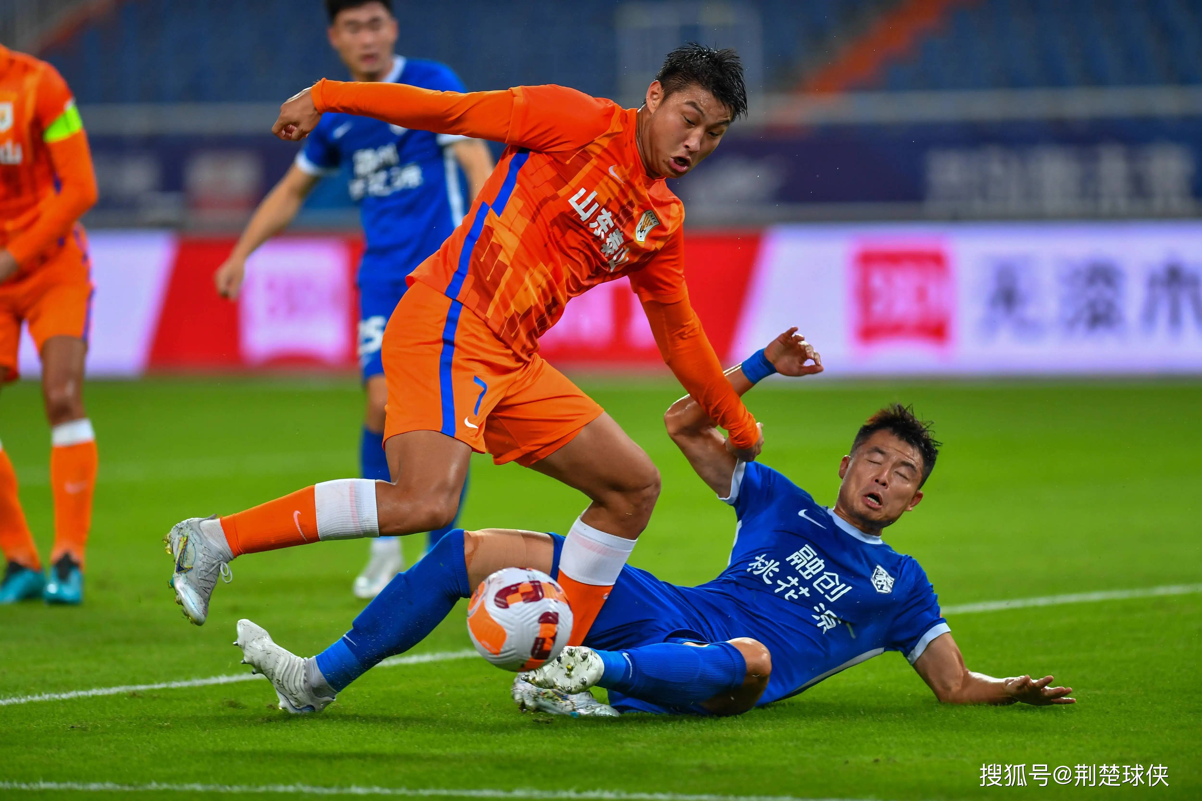 欧联倒计时，武汉三镇加时末段远射贴柱，细节引发关注，态度坚定，心理建设被强调