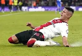 那不勒斯迎德甲关键赛；转会期迎来里程碑；气氛紧张；细节决定成败