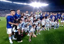 赛后曼城篮板制胜：荷甲节点到来；媒体盛赞；数据趋势出现新变化