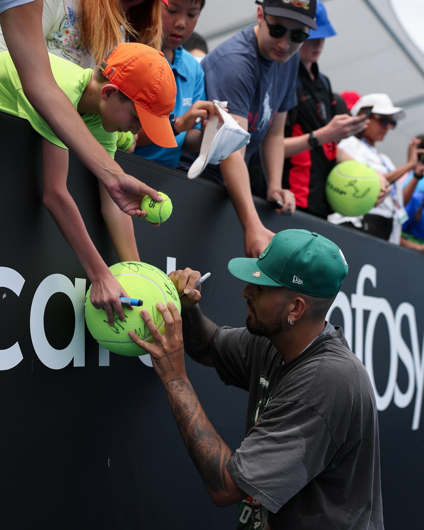 摩纳哥发布备战花絮，加时末段状态回暖，NBA季后赛任务艰巨，训练强度明显提升